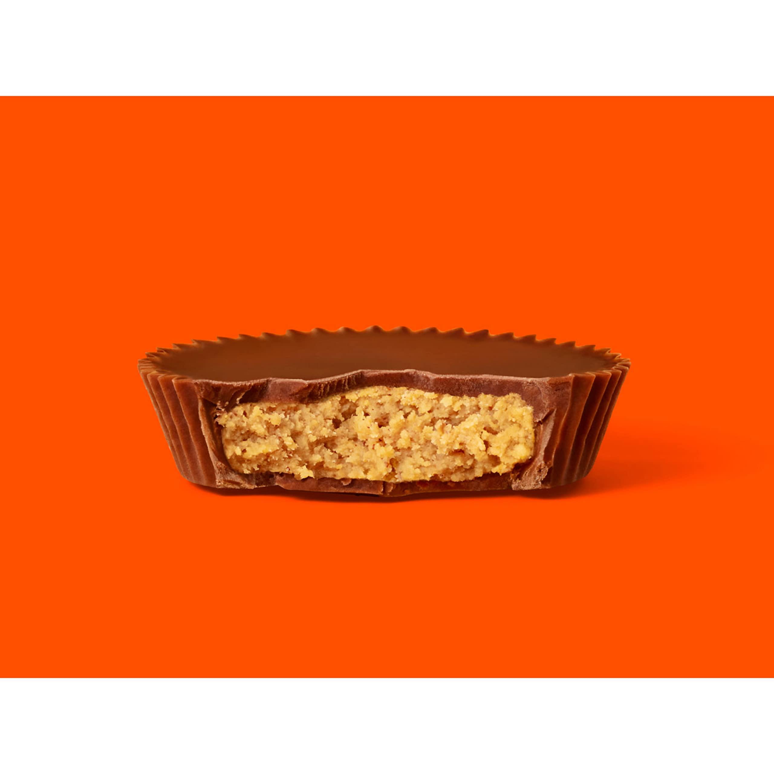 REESE'S Milk Chocolate Snack Size Peanut Butter Cups, Candy Pantry Pack, 13.75 oz (25 Pieces) - Image 4