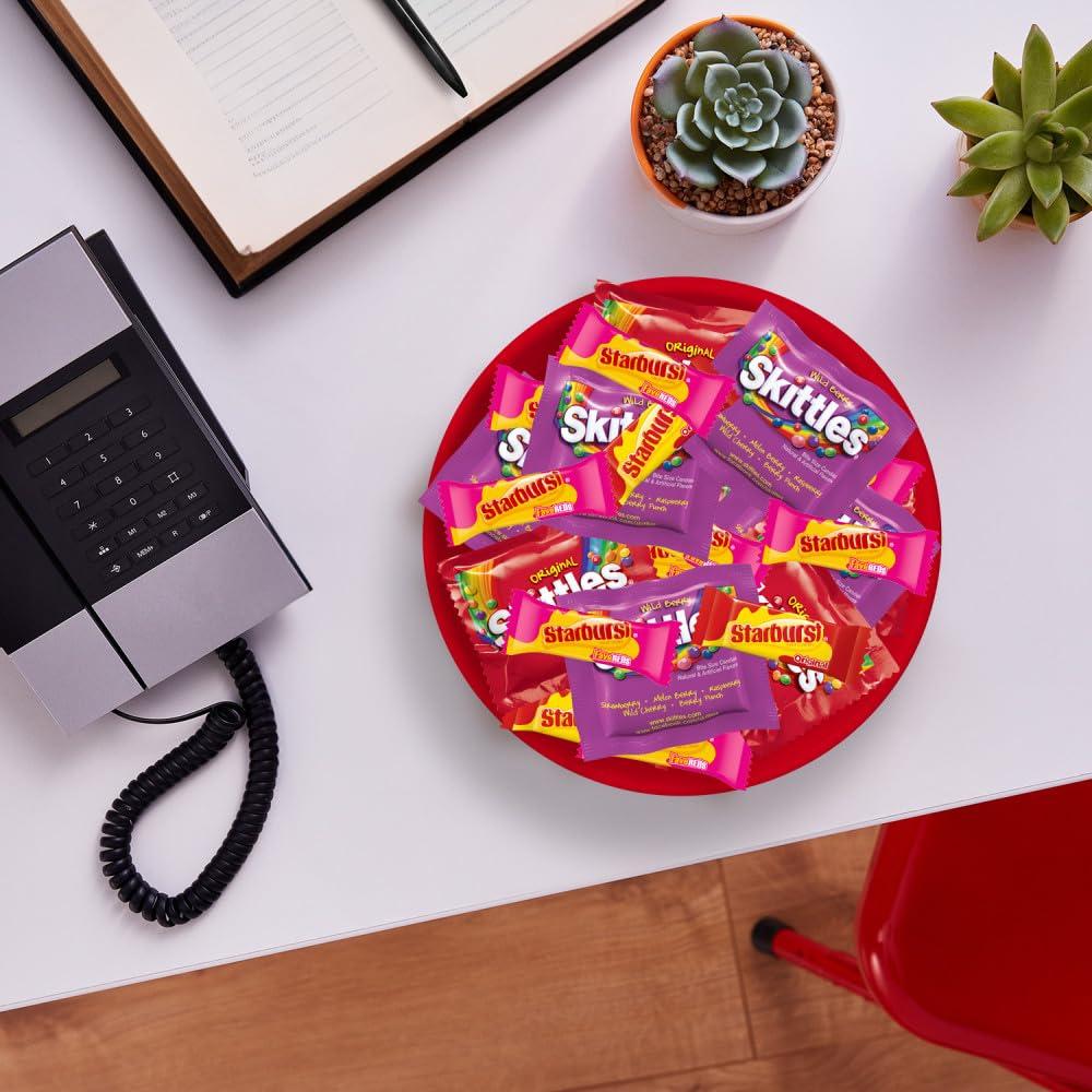 Wrigley's Assorted Candy Variety Pack, SKITTLES Original, SKITTLES Wild Berry & STARBURST Original and STARBURST FaveReds Fun Size Chewy Candy, 32.28 Oz Jumbo Pack, Bulk Bag - Image 4