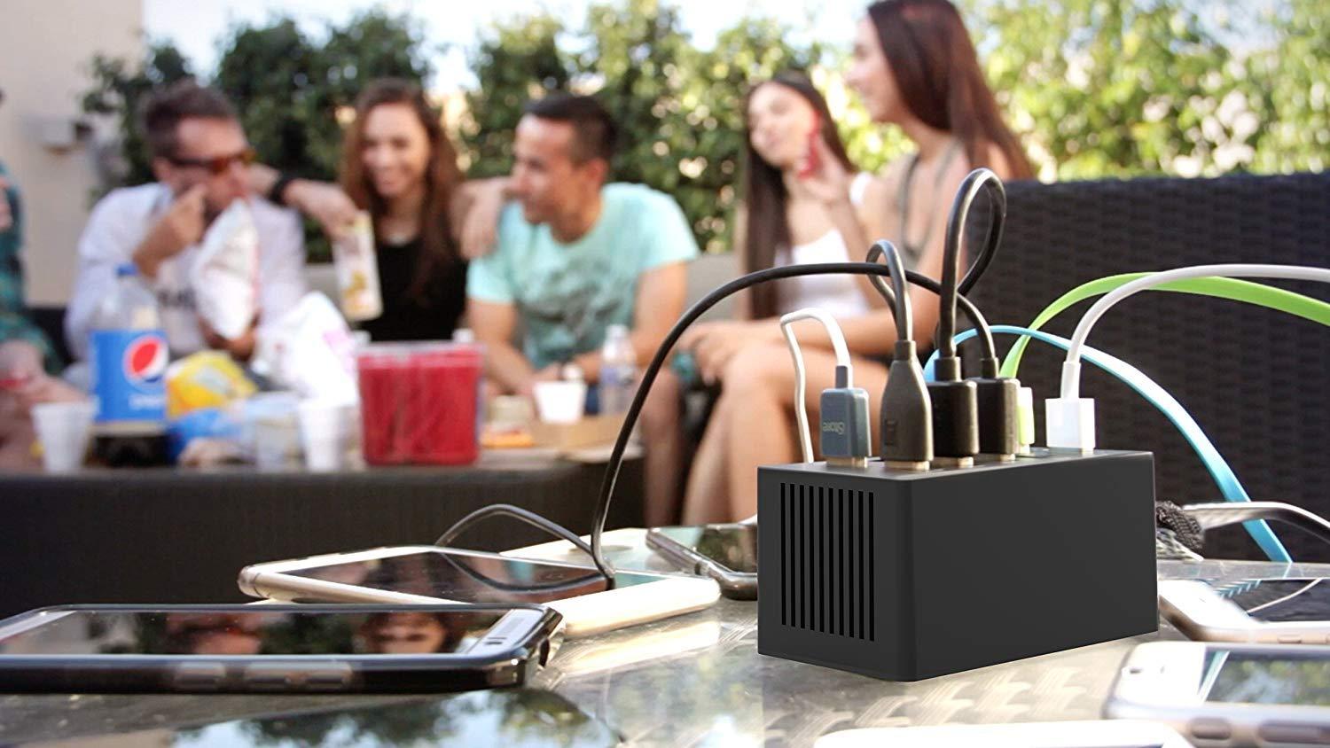 Sabrent 60 Watt (12 Amp) 10-Port [UL Certified] Family-Sized Desktop USB Rapid Charger. Smart USB Ports with Auto Detect Technology [Black] (AX-TPCS) - Image 8