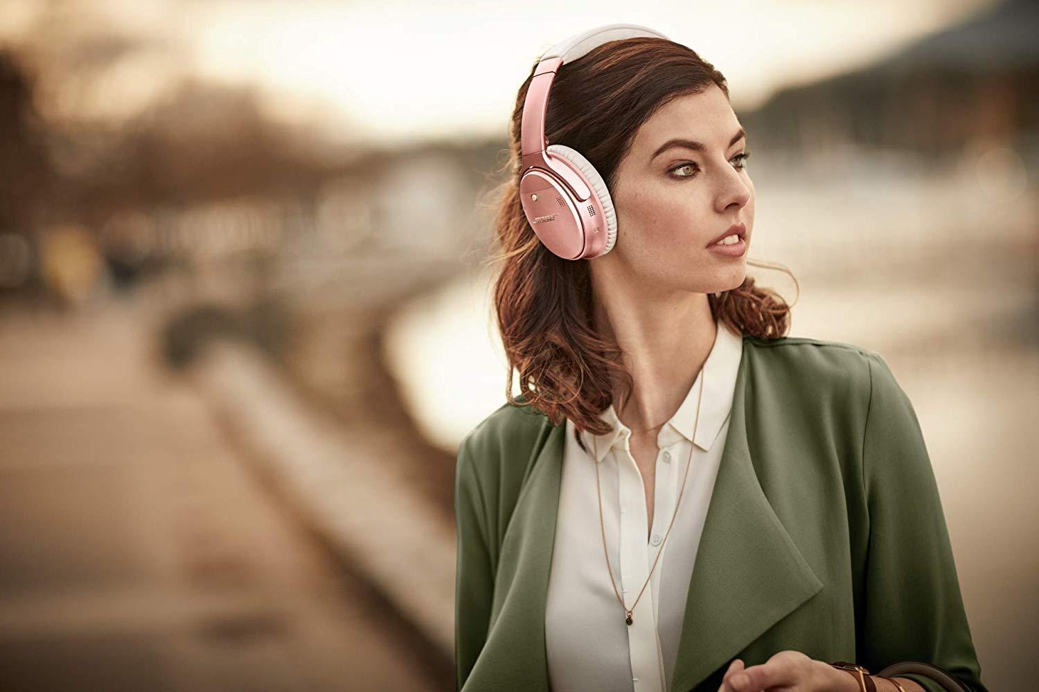 Bose QuietComfort 35 II Wireless Bluetooth Headphones, Noise-Cancelling, with Alexa Voice Control - Rose Gold - Image 4