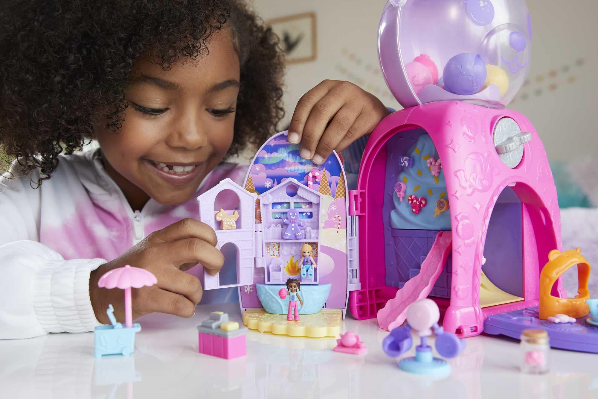 Polly Pocket Travel Toy, Gumball Bear Playset with 2 Micro Dolls & 26 Surprise Accessories, Animal Toy Compact - Image 2