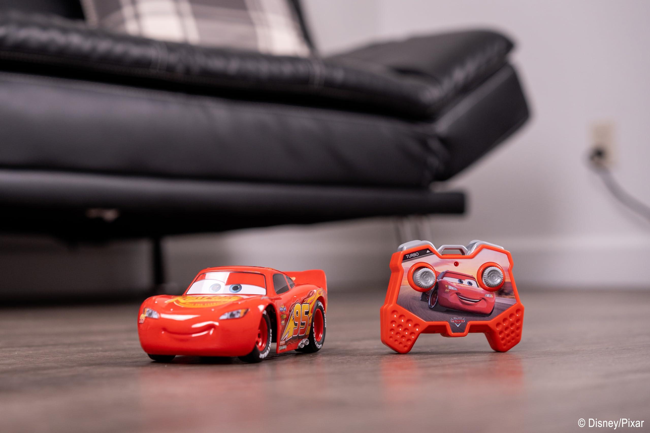 Jada Toys Pixar Cars 1:24 Lightning McQueen RC Remote Control Car 2.4 GHz Red Toys for Kids - Image 2
