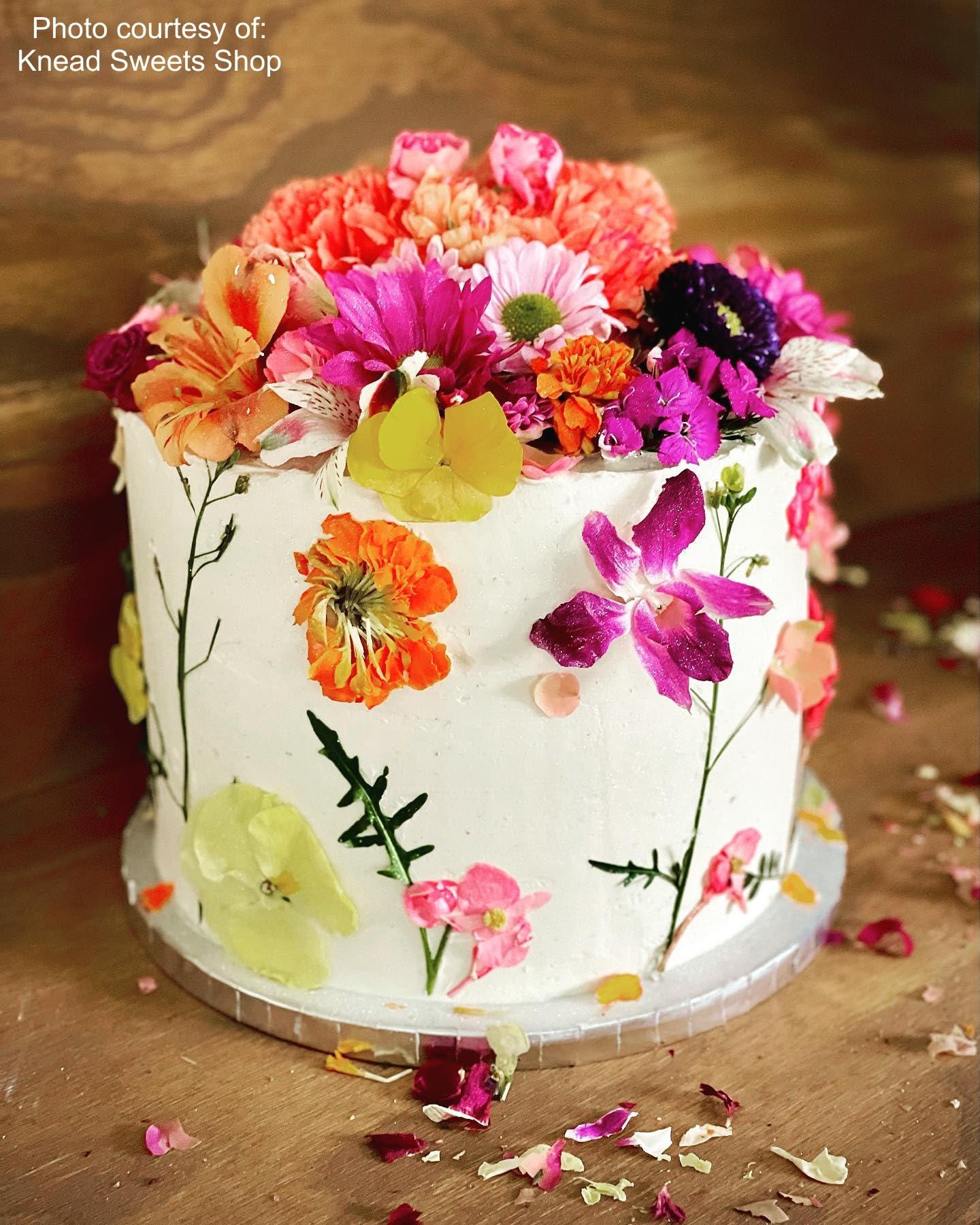 Freshly Preserved Freeze-Dried Edible Flowers (0.2 oz) | 20+ Edible Orchids & Pansies | Cake Decoration Topper - Image 3