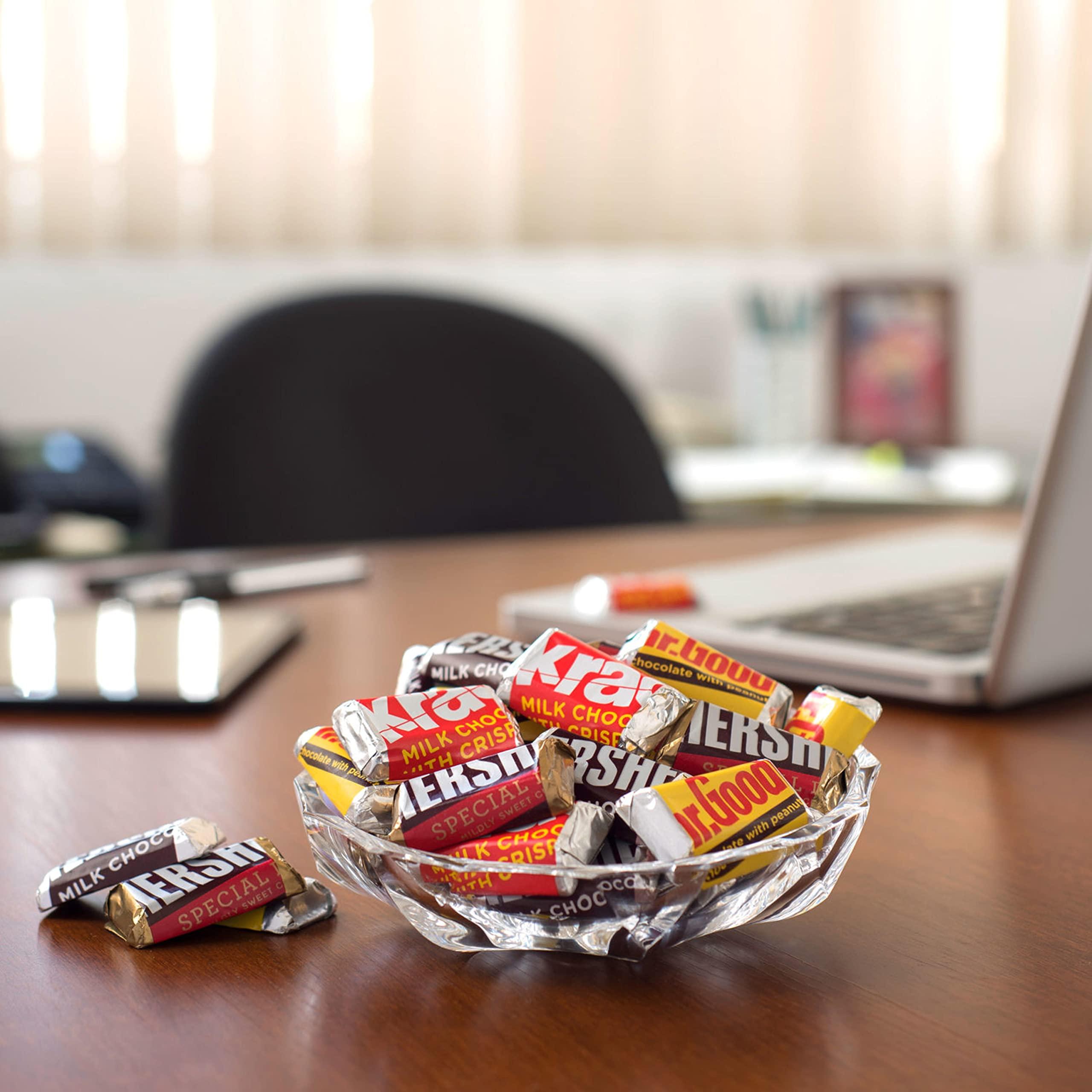 HERSHEY'S Miniatures Assorted Chocolate Candy Party Pack, 35.9 oz - Image 6