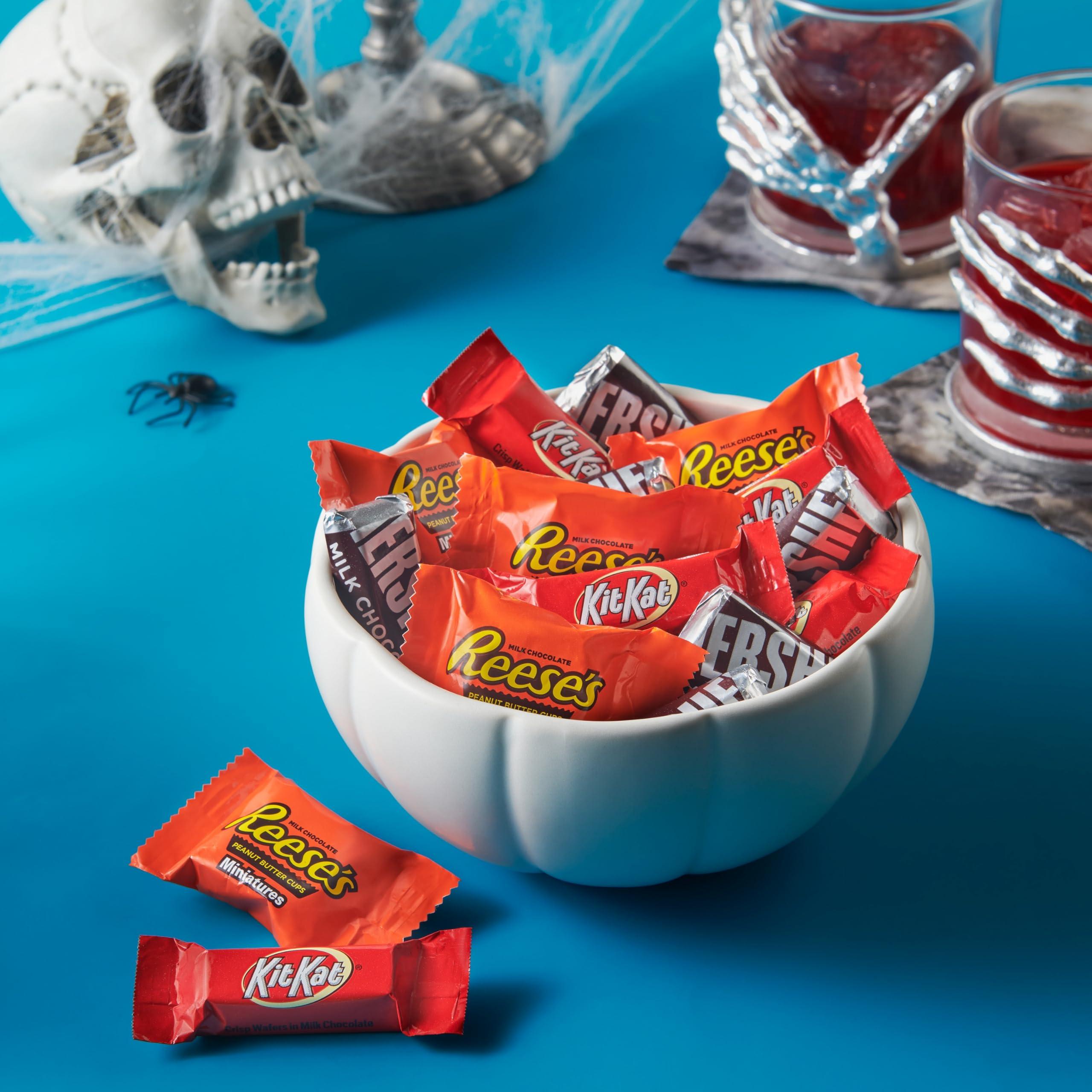 HERSHEY'S, KIT KAT and REESE'S Assorted Milk Chocolate Candy Variety Bag, 80.39 oz (265 Pieces) - Image 4