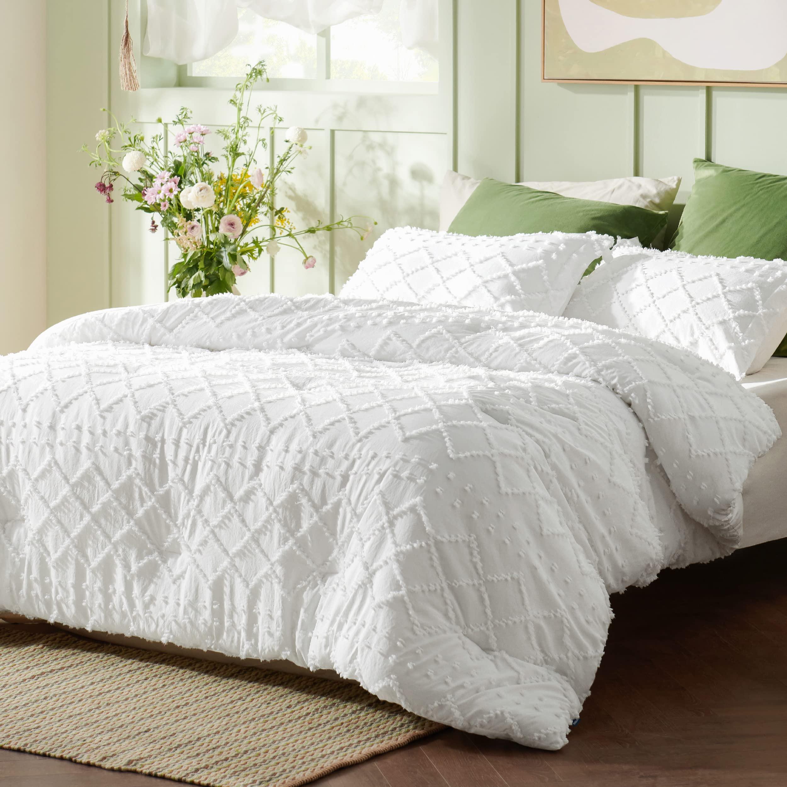 Bedsure Queen Comforter Set - White Comforter, Boho Tufted Shabby Chic Bedding Comforter Set, 3 Pieces Vintage Farmhouse Bed Set for All Seasons, Fluffy Soft Bedding Set with 2 Pillow Shams - Image 2