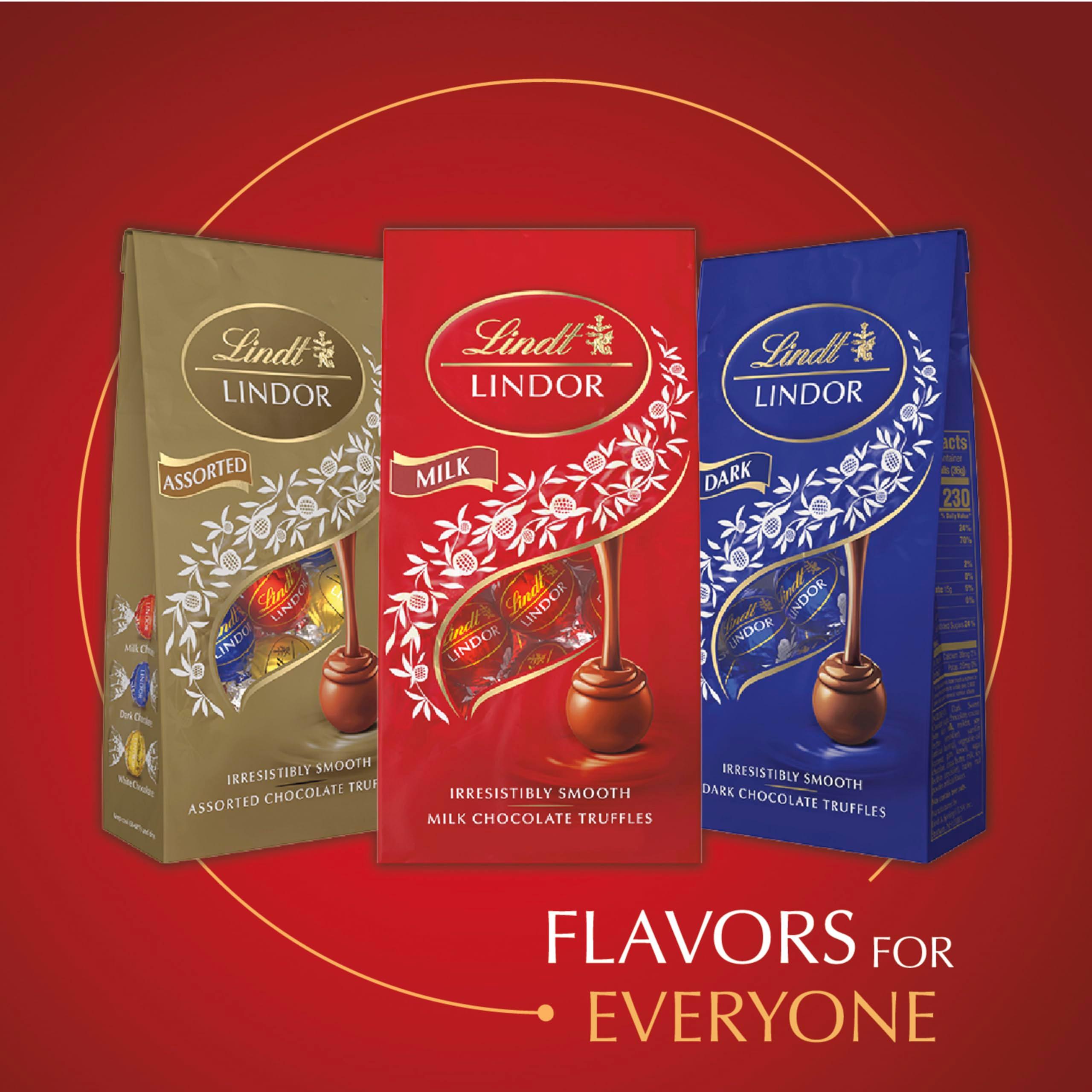 Lindt LINDOR Milk Chocolate Candy Truffles, Milk Chocolate with Smooth, Melting Truffle Center, 25.4 oz., 60 Count - Image 6