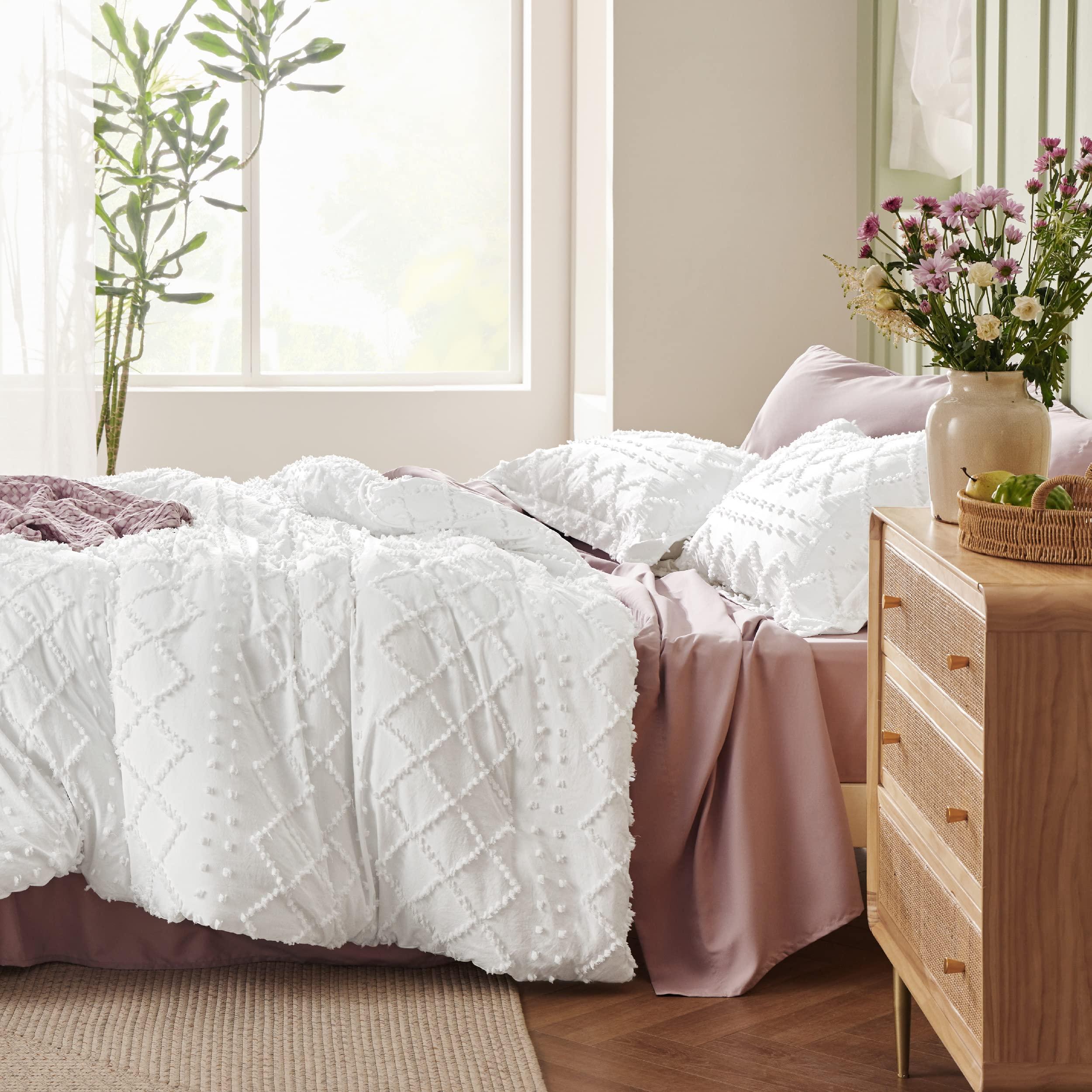 Bedsure Queen Comforter Set - White Comforter, Boho Tufted Shabby Chic Bedding Comforter Set, 3 Pieces Vintage Farmhouse Bed Set for All Seasons, Fluffy Soft Bedding Set with 2 Pillow Shams - Image 6