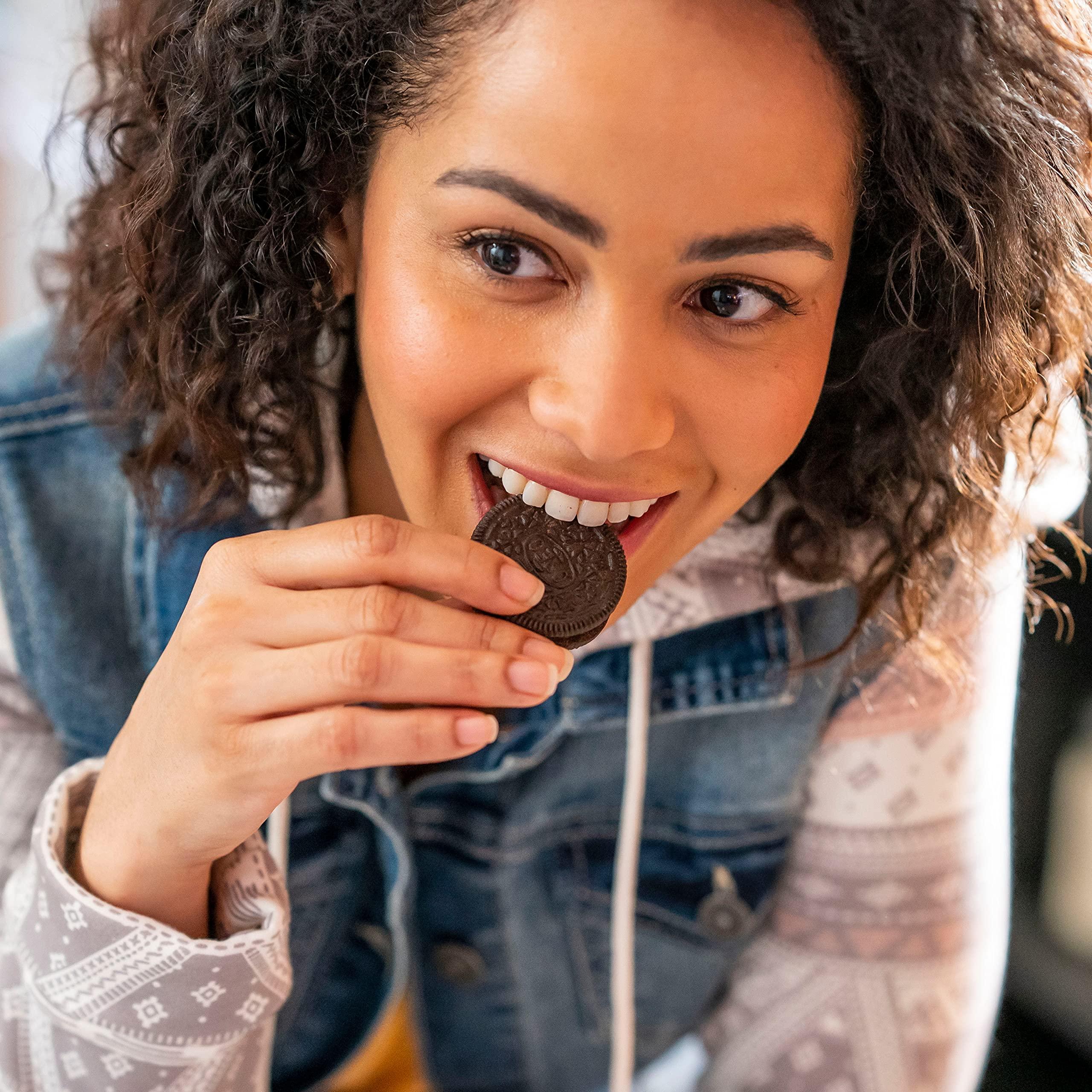 OREO Chocolate Sandwich Cookies, 20 Snack Packs (2 Cookies Per Pack) - Image 9