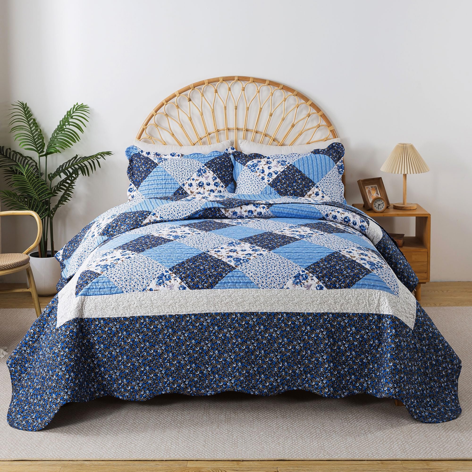 HoneiLife Quilt Set King Size - 3 Piece Microfiber Quilts Reversible Bedspreads Patchwork Coverlets Floral Bedding Set All Season Quilts with Blue and White Porcelain Pattern - Product Image