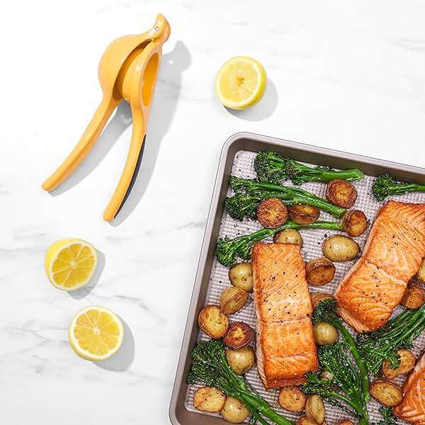 OXO Good Grips Citrus Squeezer - Image 19