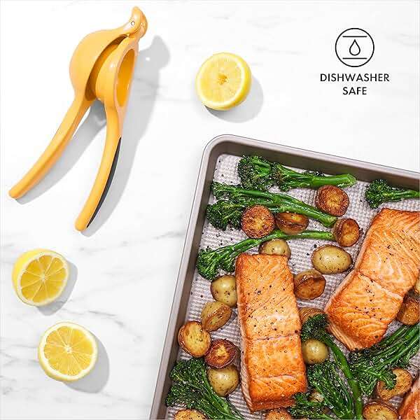 OXO Good Grips Citrus Squeezer - Image 11