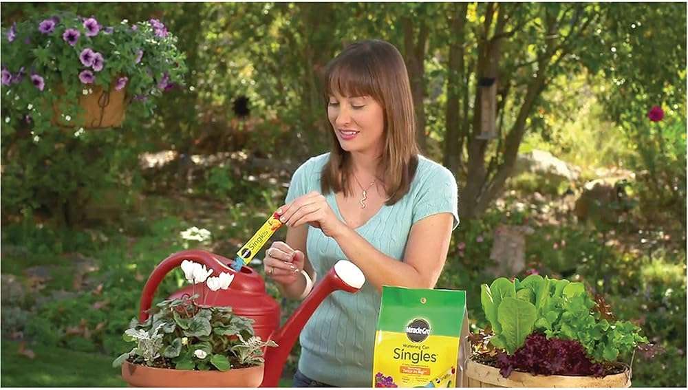 Miracle-Gro Watering Can Singles All Purpose Water Soluble Plant Food - Fertilizer for Flowers, Vegetables, Houseplants, Trees, Indoor and Outdoor Plants, 24 Packets - Image 3