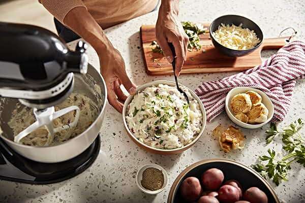 KitchenAid Classic Series 4.5 Quart Tilt-Head Stand Mixer K45SS, Onyx Black - Image 6