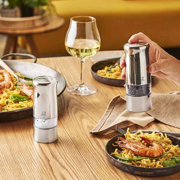 Electric salt and pepper mill duo in stainless steel, 14 cm - Image 2