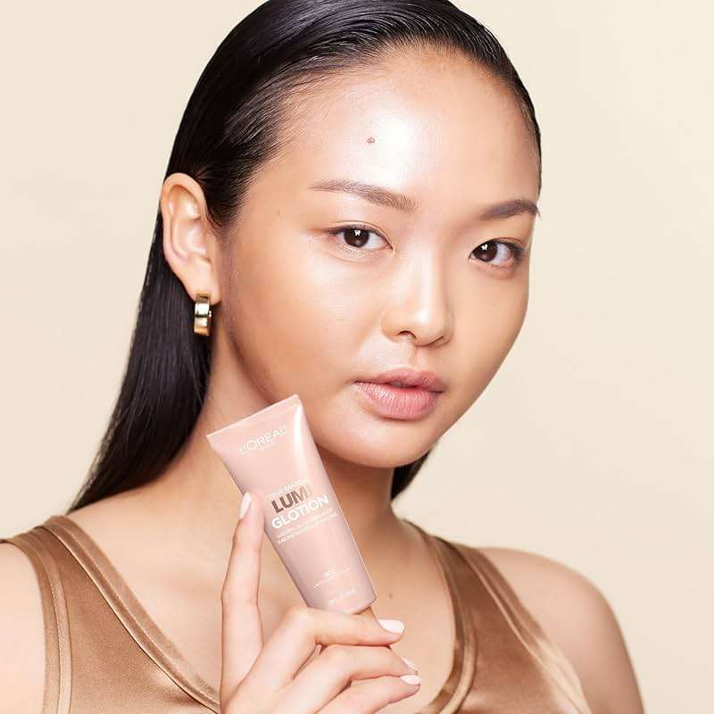 L'Oreal Paris Makeup True Match Lumi Glotion, Natural Glow Enhancer, Illuminator Highlighter, Bronzing Drops For a Sun-Kissed Glow For Face and Body, 902 Light, 1.35 fl oz - Image 7