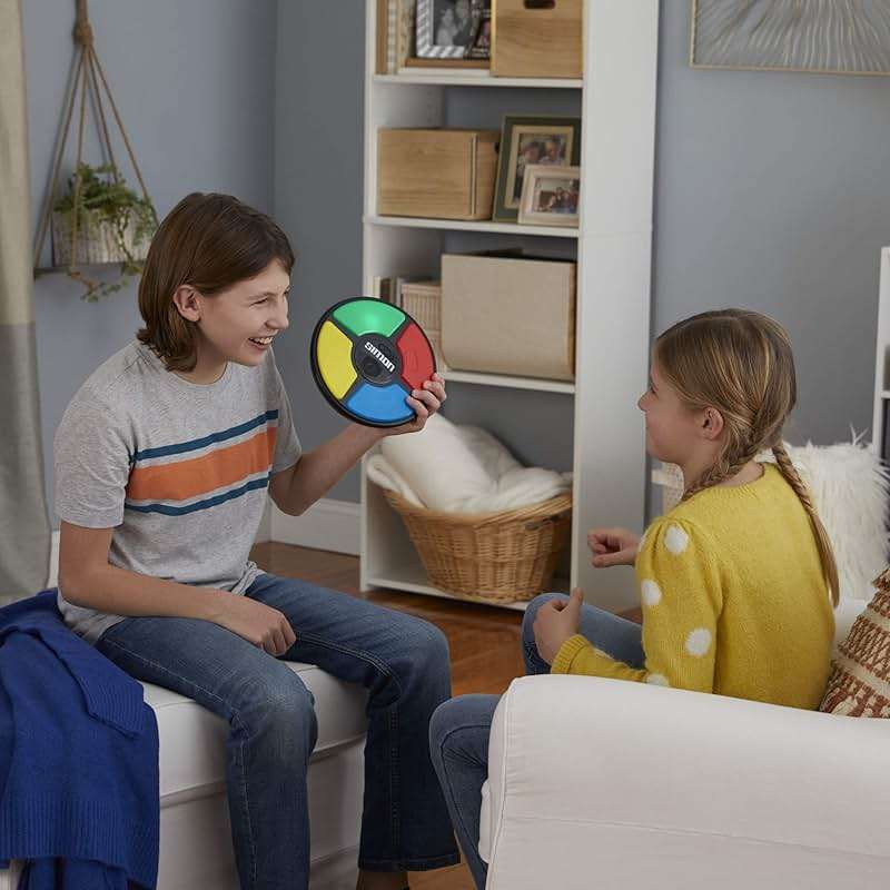 Hasbro Gaming Simon Handheld Electronic Memory Game With Lights and Sounds for Kids Ages 8 and Up - Image 5