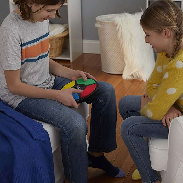 Hasbro Gaming Simon Handheld Electronic Memory Game With Lights and Sounds for Kids Ages 8 and Up - Image 6