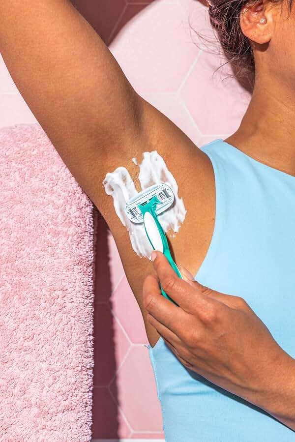 BIC Soleil 5 Sensitive Women's Disposable Razors With 360 Degree Moisture Strips For Enhanced Glide, Shaving Razors With 5 Blades, 2 Count - Image 5