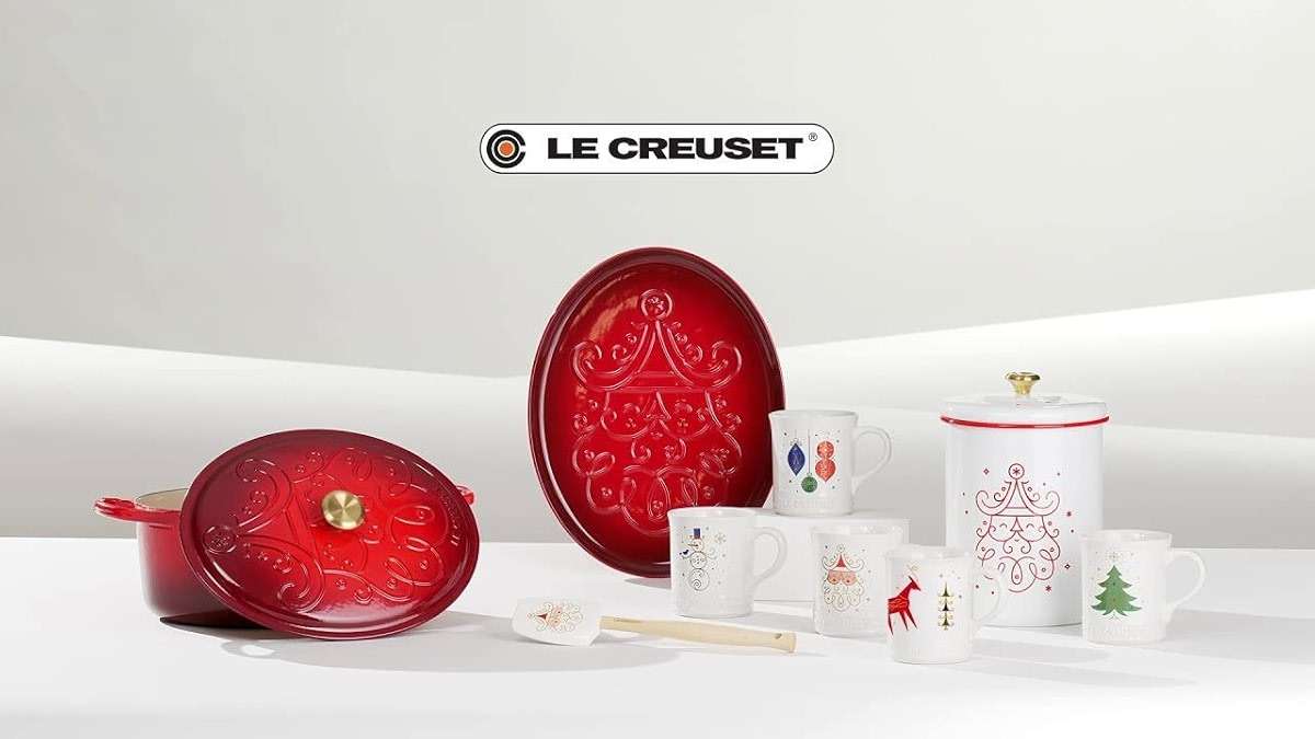 Le Creuset Silicone Noel Collection Medium Spatula, 11 1/8" x 2 1/4", White with Printed Design & Gold Foil - Image 3