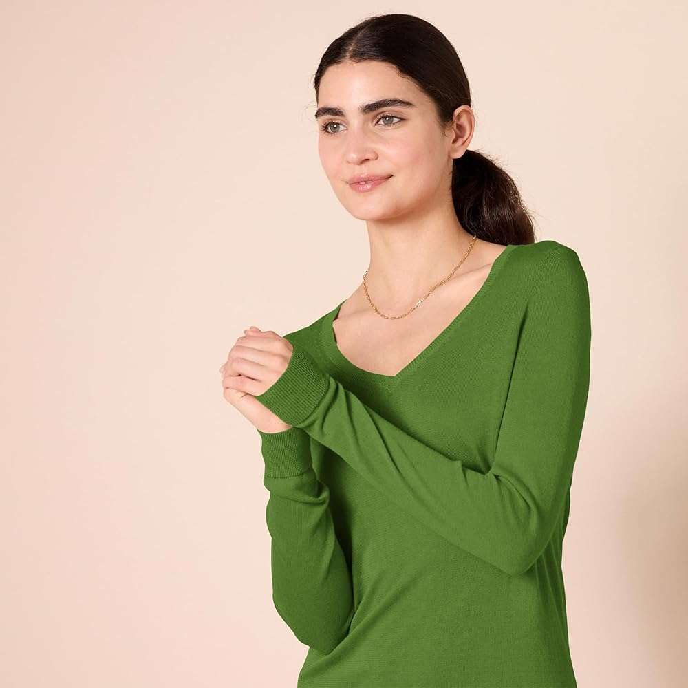Amazon Essentials Women's Regular-Fit Lightweight Long-Sleeve V-Neck Sweater - Image 5