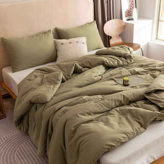 ROSGONIA Queen Comforter Set Olive Green, 3pcs Bedding Sets Queen (1 Boho Olive Comforter & 2 Pillowcases), All Season Lightweight Blanket Quilt - Image 1