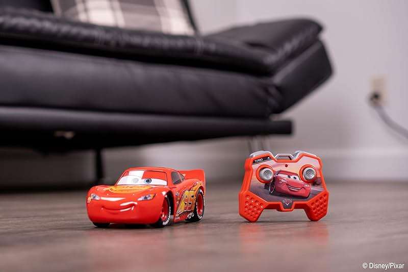 Jada Toys Pixar Cars 1:24 Lightning McQueen RC Remote Control Car 2.4 GHz Red Toys for Kids - Image 2