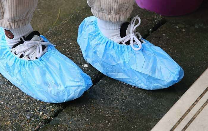 Greenour 100 Pack Super Anti-Skid Disposable Shoe Covers Waterproof Durable Extra Thicker Boot Cover - Image 6