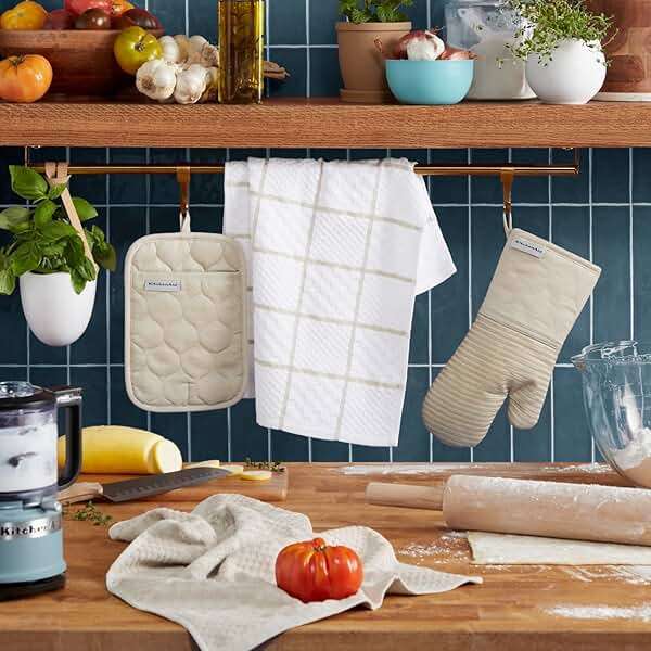 KITCHENAID Quilted Cotton Terry Cloth Oven Mitt, Pot Holder, Kitchen Towel 4-Pack Set, Heat Resistant, Silicone Grip, 16"x26", 7"x13" & 7"x10", Milkshake - Image 2