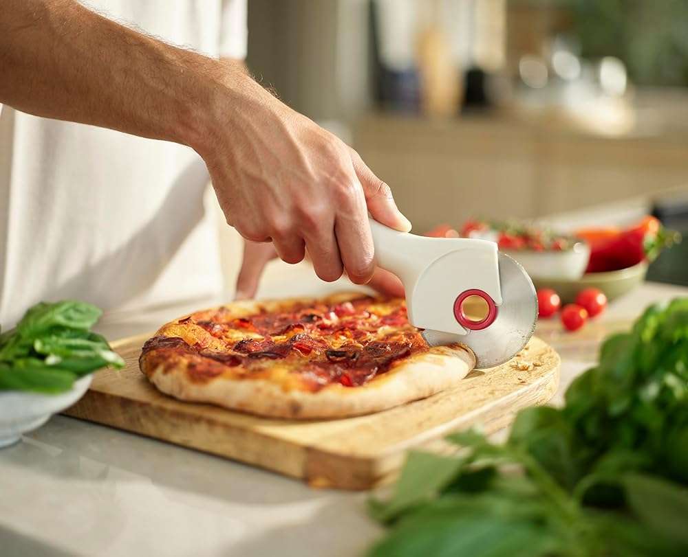 Joseph Joseph Ringo Easy Clean Pizza Wheel Cutter Slicer, Stainless Steel blade, Dishwasher safe - Image 5