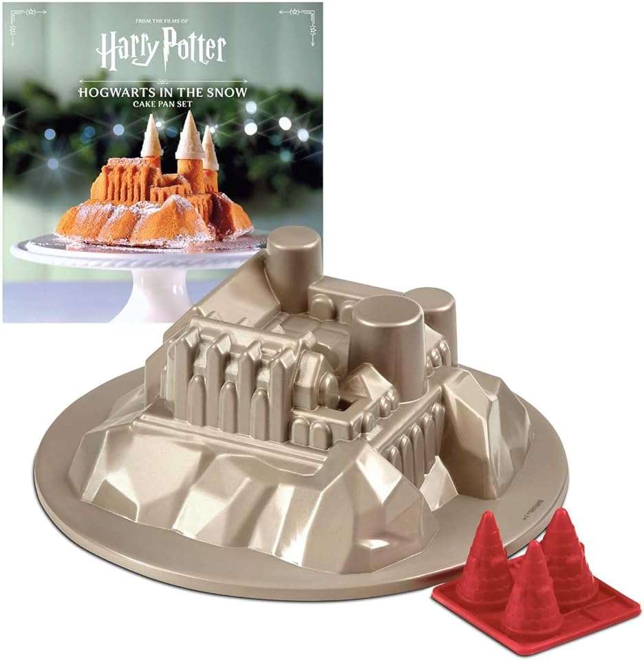 Harry Potter: Hogwarts in the Snow Cake Pan Set - Image 2
