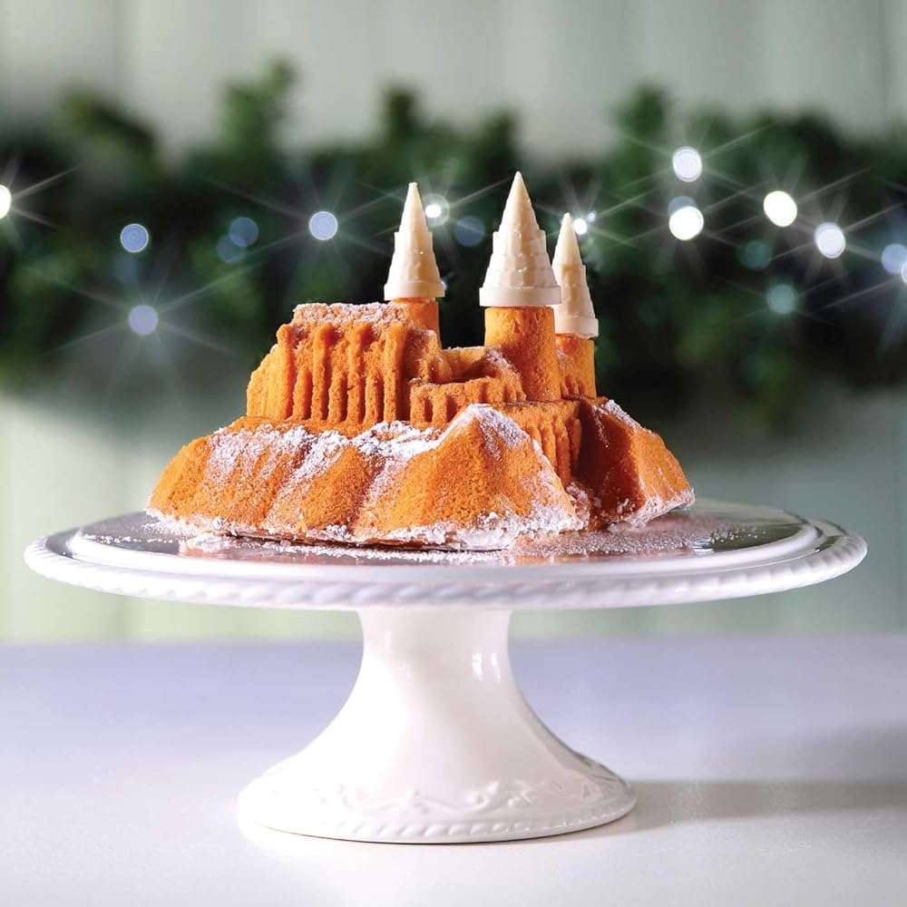 Harry Potter: Hogwarts in the Snow Cake Pan Set - Image 5