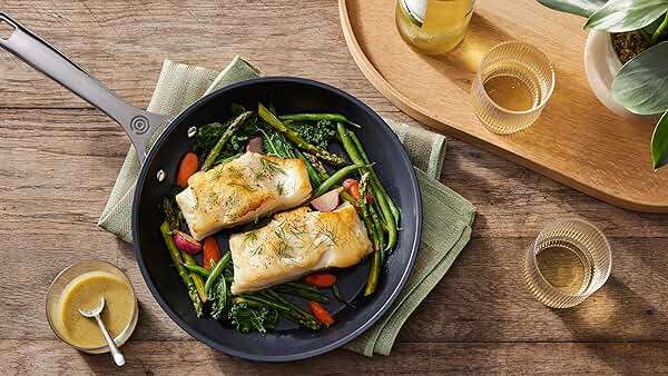 Le Creuset Essential Non-Stick Ceramic Shallow Frying Pan, 11" - Image 2