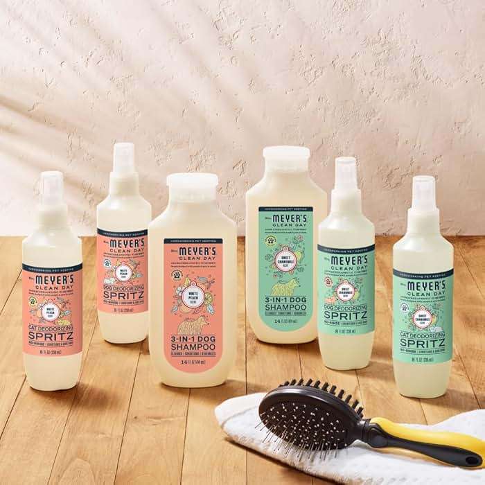 MRS. MEYER'S Clean Day Cat Deodorizing Spray, White Peach Scent, 8oz - Image 10