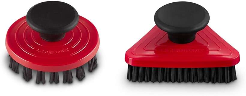 Le Creuset Set of 2 Cleaning Brushes, Cerise - Image 1