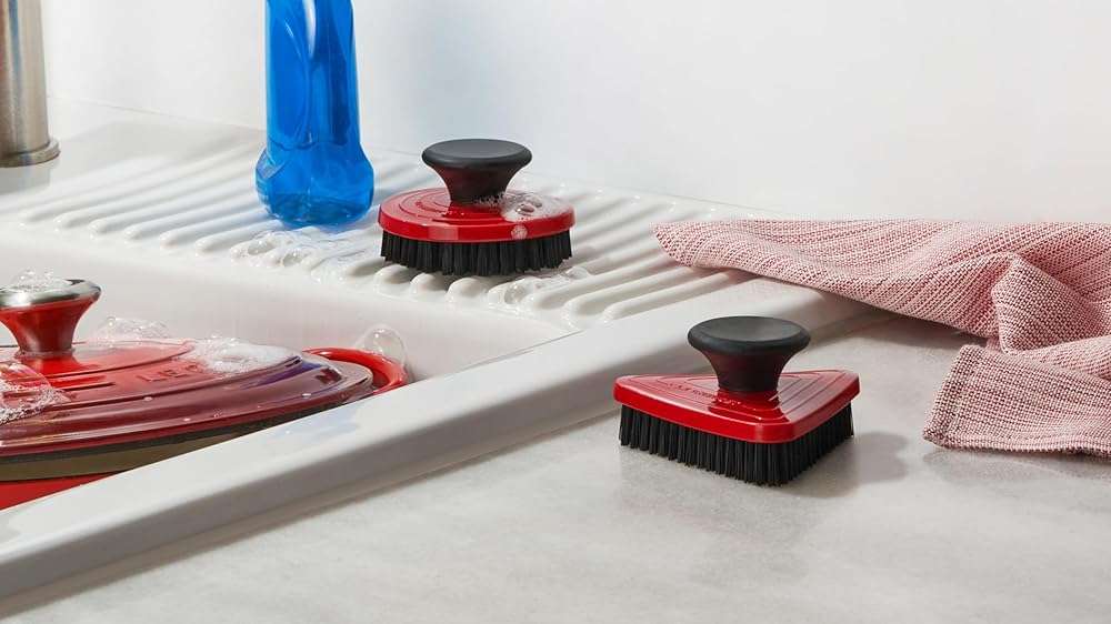 Le Creuset Set of 2 Cleaning Brushes, Cerise - Image 2